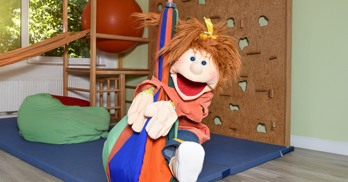 Handpuppe im Gymnastikraum