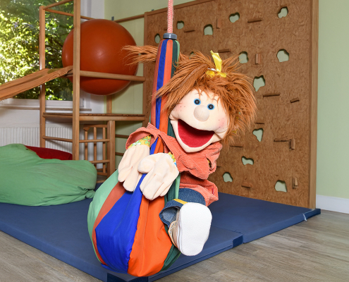 Handpuppe im Gymnastikraum