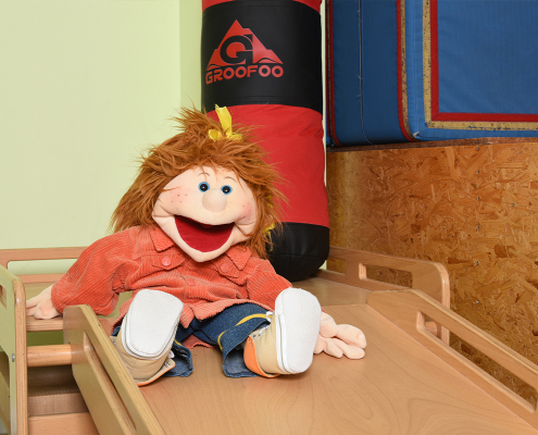 Handpuppe im Gymnastikraum